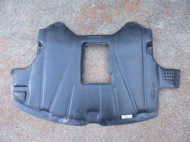 Alfa Romeo 156 utángyártott új, alsó motorvédő burkolat benzin motoroshoz