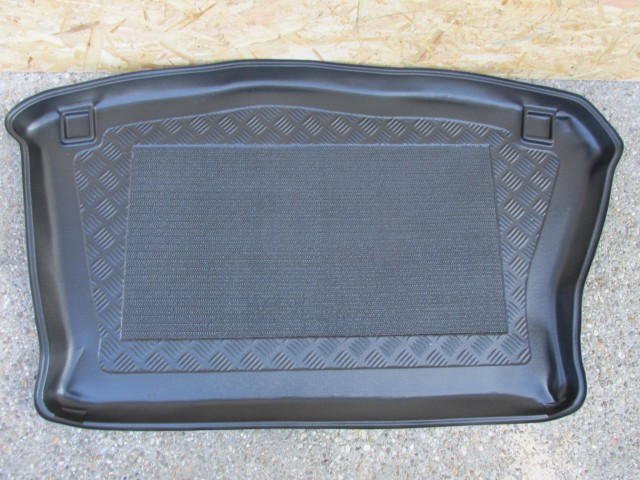 Alfa Romeo 147 csomagtértálca, gyári mélynyomóval szerelt kivitelhez 