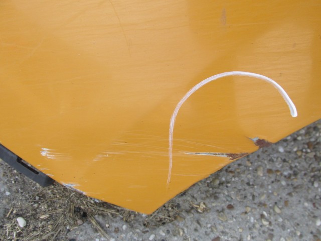 75576 Fiat Doblo III. 2009-2015 sárga színű bal első sárvédő a képen látható sérüléssel 