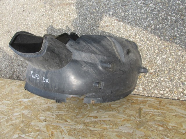 Fiat Punto II.-III. jobb első kerékjárati dobbetét 51762922