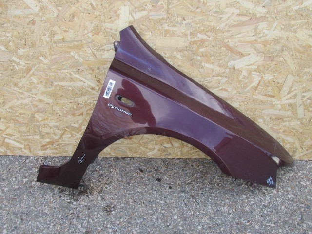 77209 Fiat Stilo 5 ajtós bordó színű, jobb első sárvédő a képen látható sérüléssel