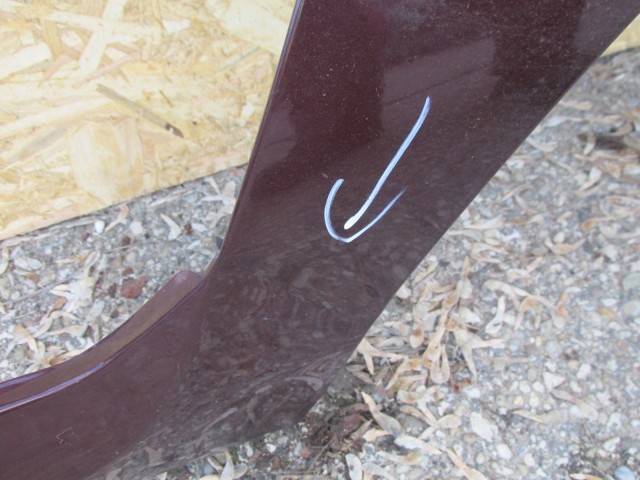 77209 Fiat Stilo 5 ajtós bordó színű, jobb első sárvédő a képen látható sérüléssel