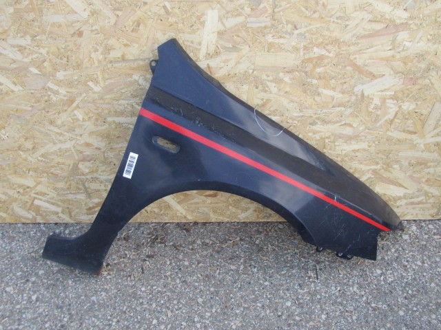 77178 Fiat Stilo 5 ajtós sötétkék színű, jobb első sárvédő a képen látható sérüléssel