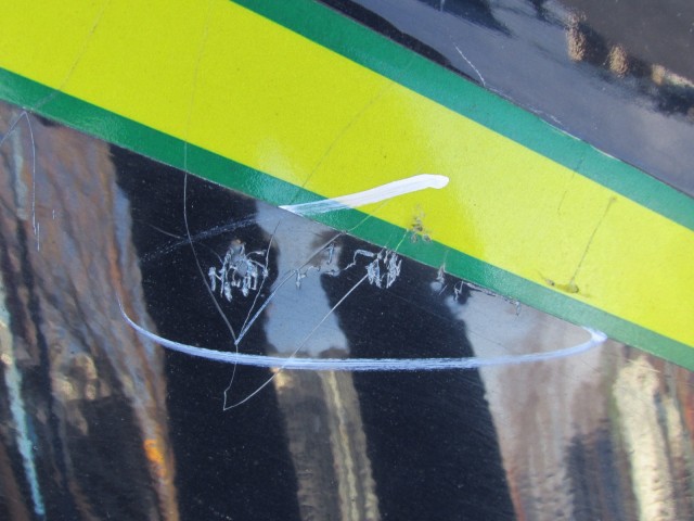 77198 Fiat Stilo 5 ajtós sötétkék színű, jobb első sárvédő a képen látható sérüléssel