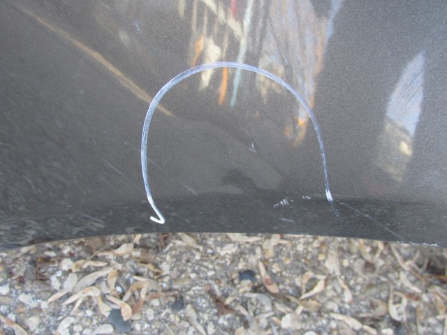 77196 Alfa Romeo 159, Brera, Spider szürke színű jobb első sárvédő, a képen látható sérüléssel