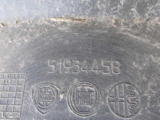 Fiat 500 s jobb első kerékjárati dobbetét 51934458