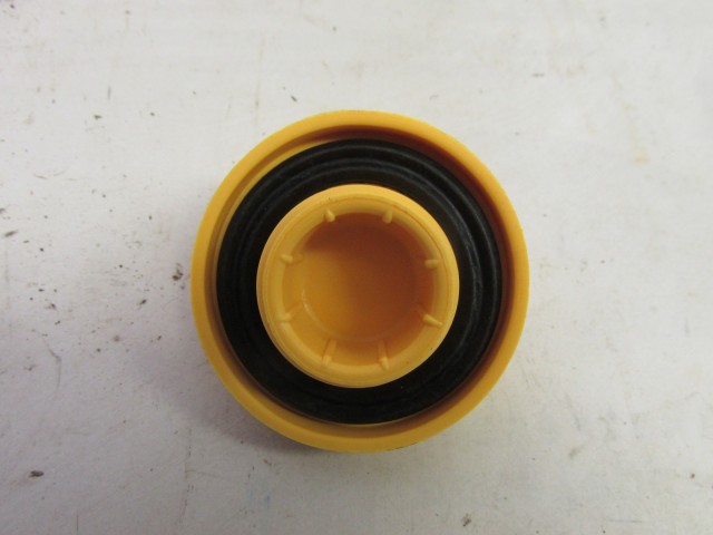 Alfa Romeo, Fiat, Lancia utángyártott új olajbeöntő sapka 55187763