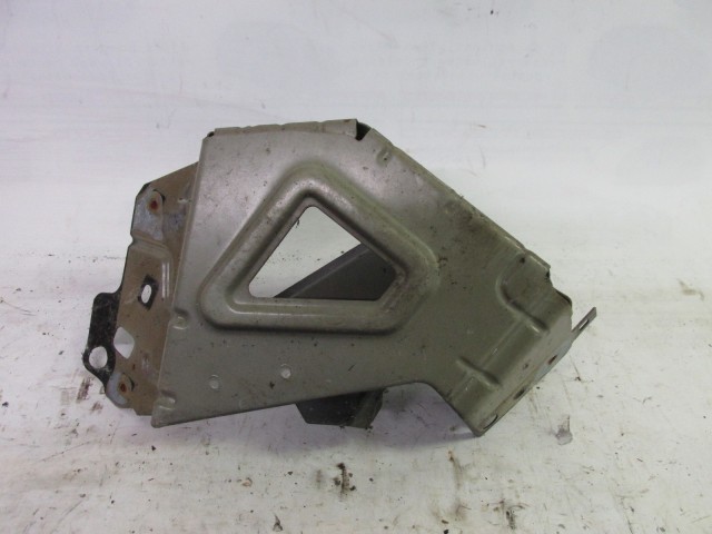 82100 Alfa Romeo Giulietta jobb első sárvédő tartó 50509660