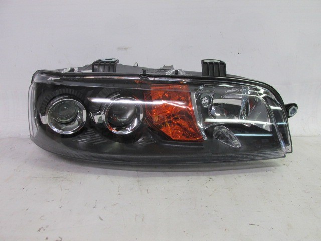 Fiat Punto II. 1999-2003 utángyártott új, jobb első fényszóró ködlámpás  51712393