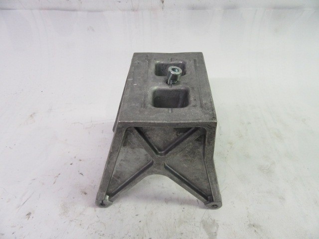 Alfa Romeo 147 alu. könyöklő tartó 735287147