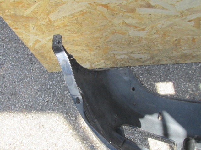 91473 Fiat Panda II. 2003-2012 fényezetlen fekete első lökhárító, a képen látható sérüléssel 