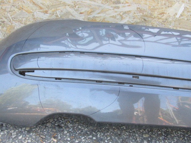 92706 Fiat 500 2007-2015 grafit szürke színű Lounge hátsó lökhárító, a képen látható sérüléssel 