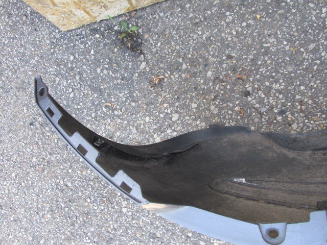 92706 Fiat 500 2007-2015 grafit szürke színű Lounge hátsó lökhárító, a képen látható sérüléssel 