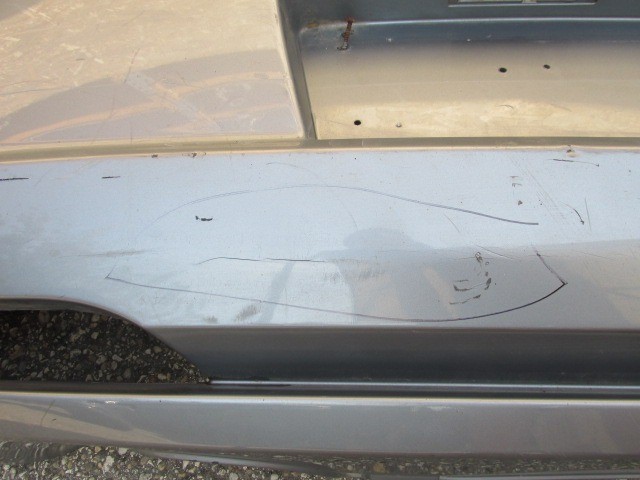 94104 Fiat Grande Punto ezüst színű hátsó lökhárító, a képen látható sérüléssel  71777606