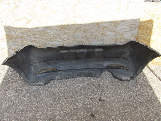 94104 Fiat Grande Punto ezüst színű hátsó lökhárító, a képen látható sérüléssel  71777606