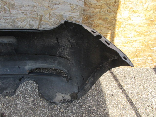 94104 Fiat Grande Punto ezüst színű hátsó lökhárító, a képen látható sérüléssel  71777606