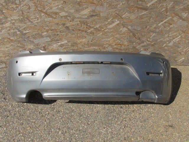 94386 Alfa Romeo 147 2005-2010 ezüst színű, parkszenzor helyes hátsó lökhárító
