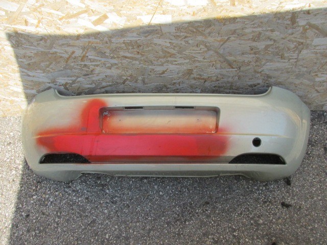 94099 Fiat Grande Punto hátsó lökhárító, a képen látható sérüléssel  71777606