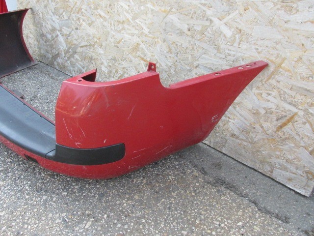 94143 Fiat Stilo kombi piros színű hátsó lökhárító