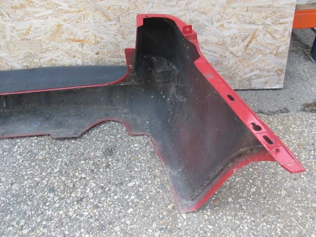 94143 Fiat Stilo kombi piros színű hátsó lökhárító