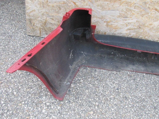 94143 Fiat Stilo kombi piros színű hátsó lökhárító