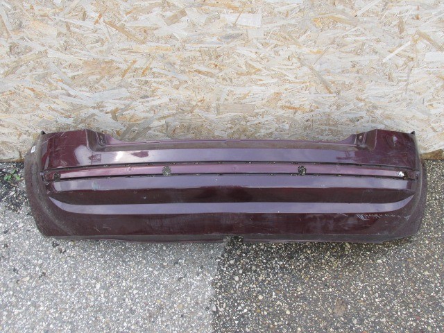 92847 Fiat Stilo 5 ajtós bordó színű hátsó lökhárító, a képen látható sérüléssel 2001-2003