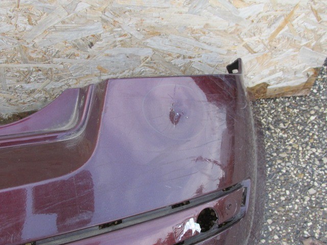 92847 Fiat Stilo 5 ajtós bordó színű hátsó lökhárító, a képen látható sérüléssel 2001-2003