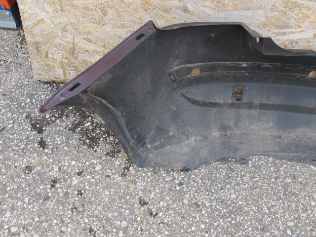 92847 Fiat Stilo 5 ajtós bordó színű hátsó lökhárító, a képen látható sérüléssel 2001-2003