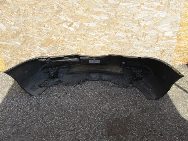 94092 Lancia Thesis fekete színű, fényszórómosó helyes első lökhárító 