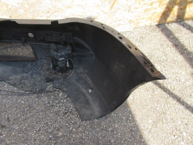 94092 Lancia Thesis fekete színű, fényszórómosó helyes első lökhárító 