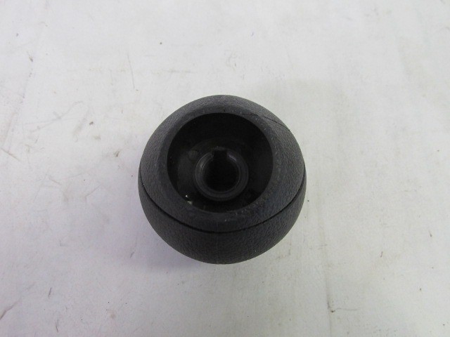 Fiat Punto II. utángyártott új, öt sebességes váltógomb 55347239