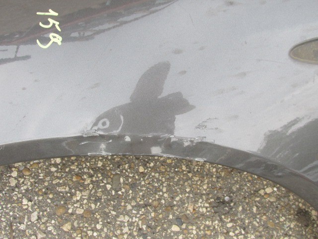 92928 Alfa Romeo 159, Brera, Spider szürke színű bal első sárvédő, a képen látható sérüléssel 