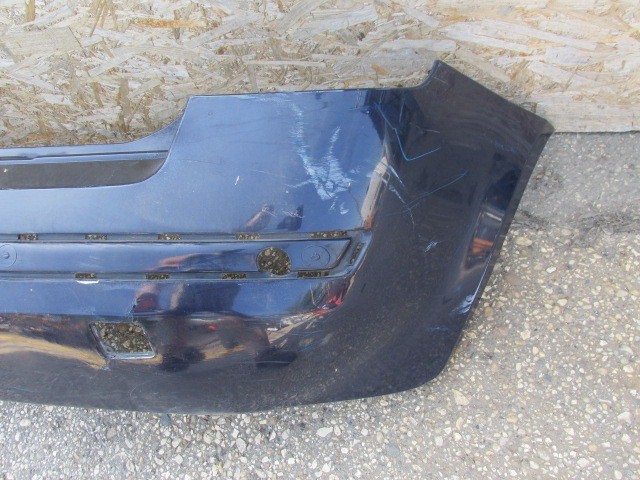94137 Fiat Stilo 5 ajtós, indigókék színű hátsó lökhárító 2003-2007, a képen látható sérüléssel