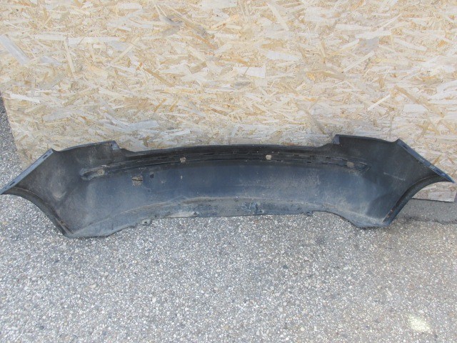 94137 Fiat Stilo 5 ajtós, indigókék színű hátsó lökhárító 2003-2007, a képen látható sérüléssel