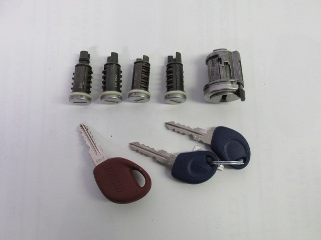 Fiat Cinquecento 1992-1998 gyári új kulcskészlet zárbetétekkel 718210000
