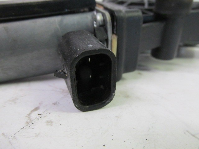 Fiat 500 jobb oldali elektromos ablakemelő