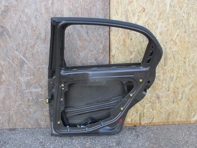 87975 Alfa Romeo 159 szürke színű, jobb hátsó szedán ajtó 50510356