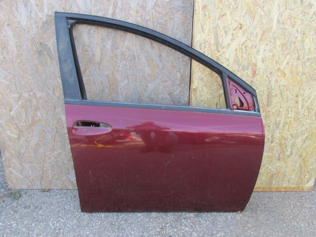 87964 Fiat Croma bordó színű, jobb első ajtó