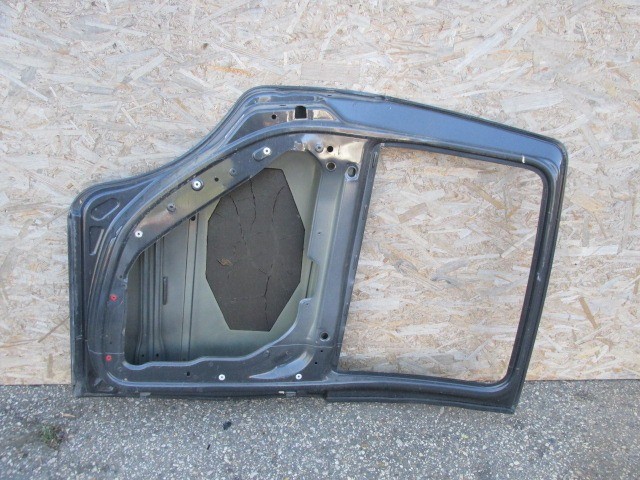 87831 Lancia Musa szürke színű, bal hátsó ajtó 