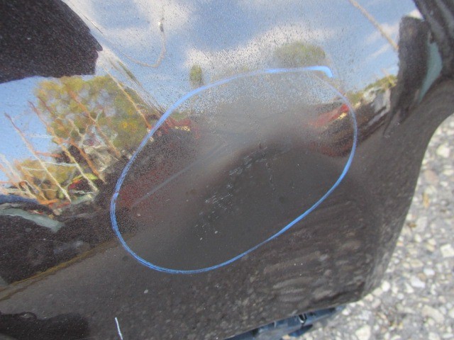 87898 Lancia Thema 2011-2014 fekete színű jobb első sárvédő, a képen látható sérüléssel 