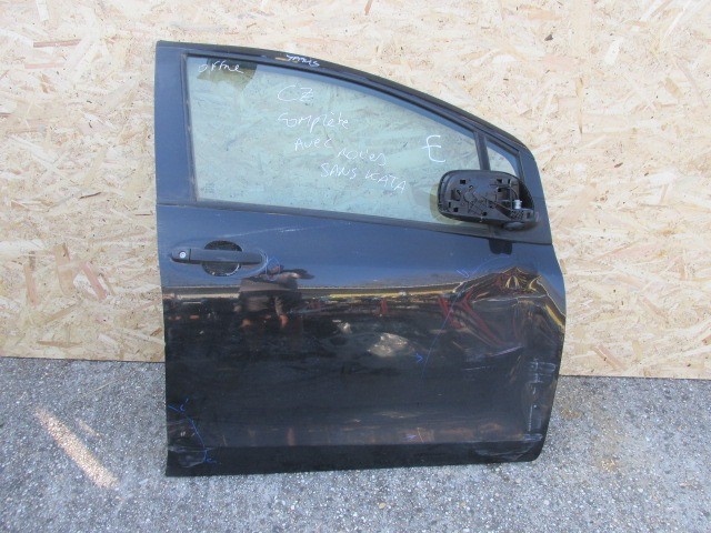 98169 Toyota Yaris 2005-2011 5 ajtós jobb első fekete színű ajtó, a képen látható sérüléssel 