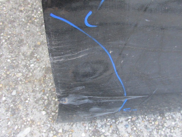 98169 Toyota Yaris 2005-2011 5 ajtós jobb első fekete színű ajtó, a képen látható sérüléssel 