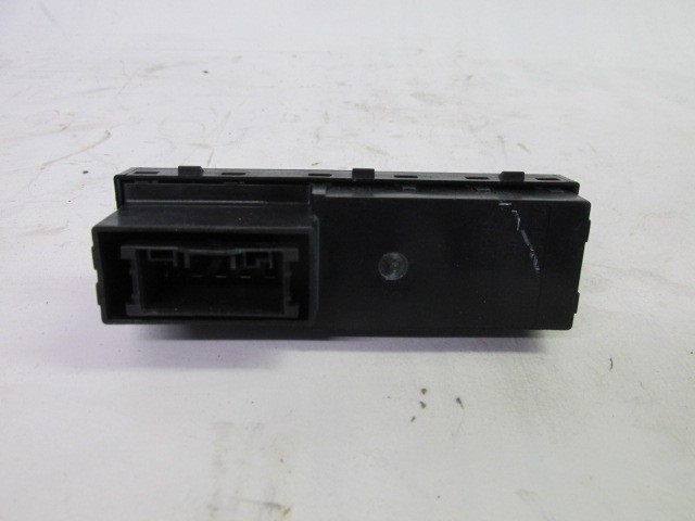 Fiat Tipo 2015- hátsó elektromos ablakemelő kapcsoló 735654667