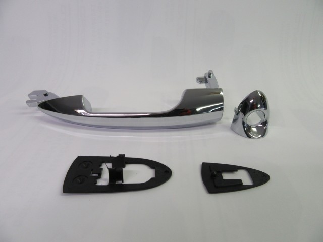 Alfa Romeo Giulietta, MiTo, Lancia Ypsilon utángyártott új bal első külső kilincs fényes króm 156099957