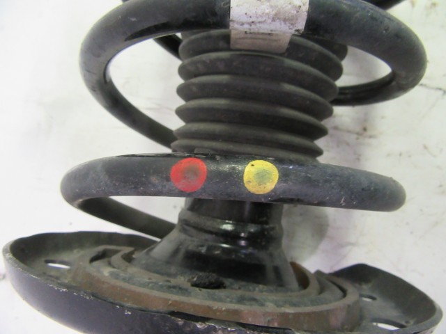 Alfa Romeo Giulietta bal első lengéscsillapító piros, citrom színjelölésű rugóval 50523956