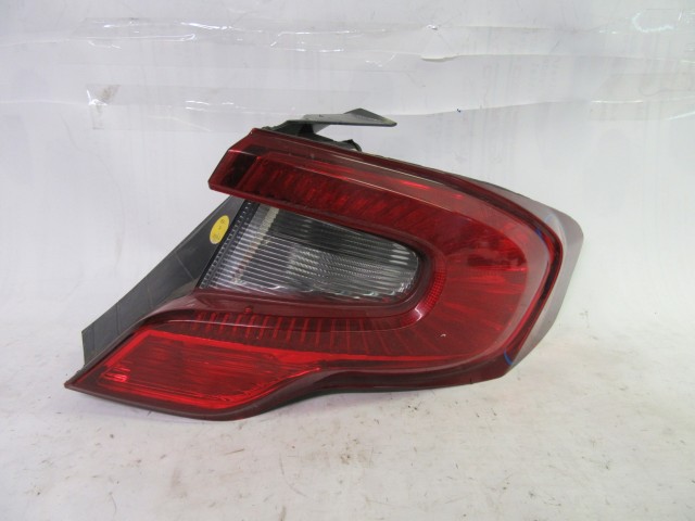 103677 Fiat Tipo 2015- szedán jobb hátsó külső lámpa, a képen látható sérüléssel 51984487