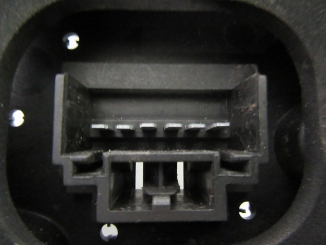 Fiat Stilo 5 ajtós 2003-2007 teli piros jobb hátsó lámpa izzó foglalat 77363228