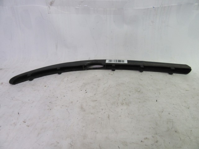 Alfa Romeo 147 46768067 számú, jobb első fényszóró mosó helyes lökhárító díszcsík 