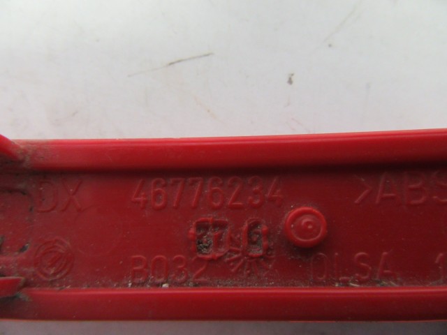 Alfa Romeo 147  jobb hátsó prizma a lökhárítóban 46776234