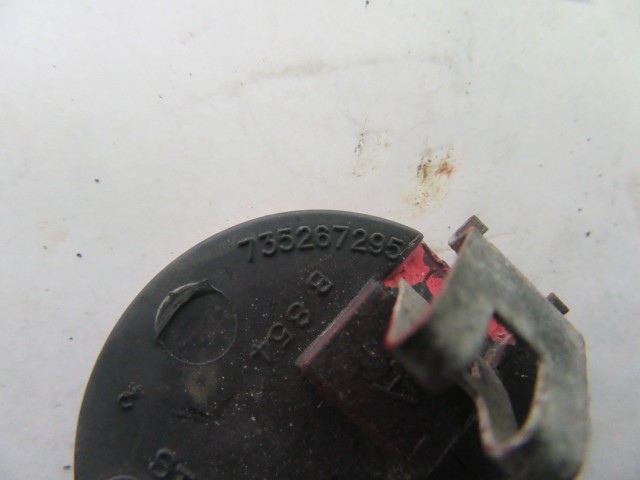 103958 Alfa Romeo 147 2000-2005 piros színű első vonószem takaró 735267295